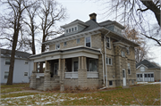 805 RACINE ST, a American Foursquare house, built in Menasha, Wisconsin in 1910.