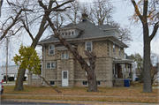805 RACINE ST, a American Foursquare house, built in Menasha, Wisconsin in 1910.