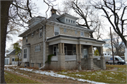 805 RACINE ST, a American Foursquare house, built in Menasha, Wisconsin in 1910.