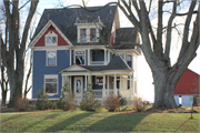 W1901 USH 16, S SIDE USH 16, OPPOSITE INTERS W/ STATE HIGHWAY 146, a Queen Anne house, built in Fountain Prairie, Wisconsin in 1900.