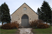  N6800 STH 146, NE CNR OF STH 146 AND CEMETERY RD, a Late Gothic Revival cemetery building, built in Courtland, Wisconsin in 1938.