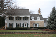 1218 FOX RIVER DR, a Colonial Revival/Georgian Revival house, built in De Pere, Wisconsin in 1939.