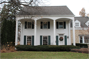 1218 FOX RIVER DR, a Colonial Revival/Georgian Revival house, built in De Pere, Wisconsin in 1939.