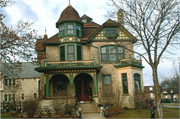 2004 W HIGHLAND AVE, a Queen Anne house, built in Milwaukee, Wisconsin in 1890.