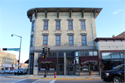 101 S LUDINGTON ST, a Italianate lodging-hotel, built in Columbus, Wisconsin in 1858.