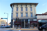 101 S LUDINGTON ST, a Italianate hotel/motel, built in Columbus, Wisconsin in 1858.