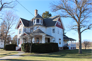 820 PARK AVE, a Queen Anne house, built in Columbus, Wisconsin in 1898.