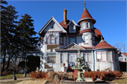 902 PARK AVE, a Queen Anne house, built in Columbus, Wisconsin in 1897.