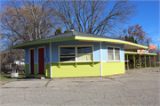 641 N LUDINGTON ST, a Astylistic Utilitarian Building restaurant/supper club, built in Columbus, Wisconsin in 1968.