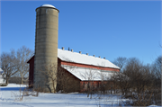 1907 Hawkinson Rd, a Astylistic Utilitarian Building tobacco barn, built in Dunn, Wisconsin in 1915.