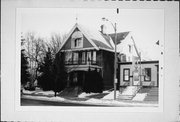1409 - 1409A WASHINGTON ST, a Queen Anne duplex/two-flat, built in Manitowoc, Wisconsin in 1911.