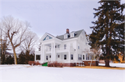 531 E MAIN ST, a Colonial Revival/Georgian Revival house, built in Reedsburg, Wisconsin in 1908.