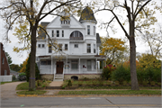 1304 MAIN ST, a Queen Anne house, built in La Crosse, Wisconsin in 1890.