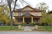1603 MAIN ST, a Neoclassical/Beaux Arts house, built in La Crosse, Wisconsin in 1909.