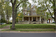 1434 CASS ST, a Queen Anne house, built in La Crosse, Wisconsin in 1897.