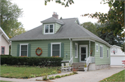 926 S CLAY ST, a Colonial Revival/Georgian Revival house, built in Green Bay, Wisconsin in 1905.