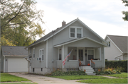 1037 S ROOSEVELT ST, a Front Gabled house, built in Green Bay, Wisconsin in 1918.
