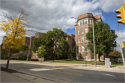 3321 N MARYLAND AVE, a Colonial Revival/Georgian Revival hospital/medical clinic, built in Milwaukee, Wisconsin in 1919.