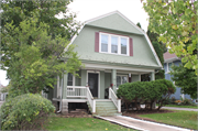 1120 CROOKS ST, a Dutch Colonial Revival house, built in Green Bay, Wisconsin in 1915.