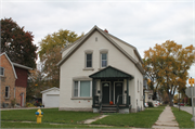 1000 DOUSMAN ST, a Front Gabled duplex/two-flat, built in Green Bay, Wisconsin in 1902.