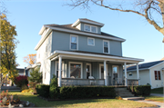 1428 ELM ST, a American Foursquare house, built in Green Bay, Wisconsin in 1915.