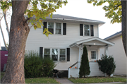 915-915 1/2 STUART ST, a American Foursquare duplex/two-flat, built in Green Bay, Wisconsin in 1919.