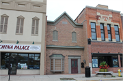 215 N WASHINGTON ST, a Commercial Vernacular small retail building, built in Green Bay, Wisconsin in 1977.