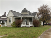 922 ELLIS AVE, a Queen Anne house, built in Ashland, Wisconsin in 1902.