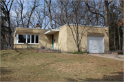 809 OWEN RD, a International Style house, built in Monona, Wisconsin in 1936.