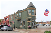 136 S Main St (AKA 135 5th Ave), a Queen Anne retail building, built in West Bend, Wisconsin in 1898.