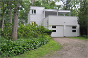 110 HENUAH CIR, a International Style house, built in Monona, Wisconsin in 1937.