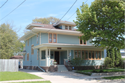711 N 11TH ST, a American Foursquare house, built in Manitowoc, Wisconsin in 1918.