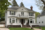 815 N 13TH ST, a Colonial Revival/Georgian Revival house, built in Manitowoc, Wisconsin in 1905.