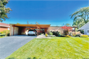 7438 N Crossway Rd, a Contemporary house, built in Fox Point, Wisconsin in 1956.