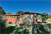 7438 N Crossway Rd, a Contemporary house, built in Fox Point, Wisconsin in 1956.