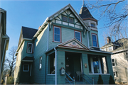 924 CASS ST, a Queen Anne house, built in La Crosse, Wisconsin in 1890.