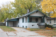 709 13TH AVE, a Bungalow house, built in Green Bay, Wisconsin in 1915.