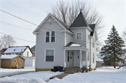 465 N COURT ST 465 N COURT ST, a Queen Anne house, built in Platteville, Wisconsin in 1900.