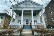 1012 E PLEASANT ST, a Neoclassical/Beaux Arts house, built in Milwaukee, Wisconsin in 1901.