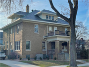 3065 N SUMMIT AVE, a American Foursquare house, built in Milwaukee, Wisconsin in 1918.