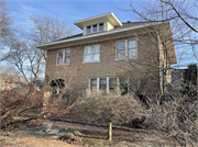 3065 N SUMMIT AVE, a American Foursquare house, built in Milwaukee, Wisconsin in 1918.