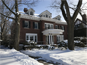 2242 N LAKE DR, a Colonial Revival/Georgian Revival house, built in Milwaukee, Wisconsin in 1905.