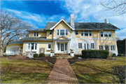 1002 E FOREST AVE (WAS 800), a Arts and Crafts house, built in Neenah, Wisconsin in 1901.
