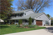 636 SUNSET CIRCLE, a Colonial Revival/Georgian Revival house, built in Allouez, Wisconsin in 1966.