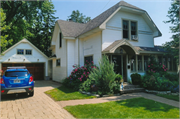 609 W 5TH ST, a Queen Anne house, built in Marshfield, Wisconsin in 1900.
