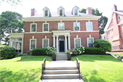 3043 N SUMMIT AVE, a Colonial Revival/Georgian Revival house, built in Milwaukee, Wisconsin in 1911.