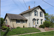 512 DEWEY AVE, a Front Gabled house, built in Watertown, Wisconsin in 1900.