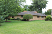 7623 N Lake Dr, a Ranch house, built in Fox Point, Wisconsin in 1954.