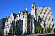 515-519 E WISCONSIN AVE, a Romanesque Revival post office, built in Milwaukee, Wisconsin in 1899.