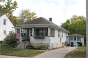 229 OAK GROVE AVE, a Bungalow house, built in Green Bay, Wisconsin in 1927.